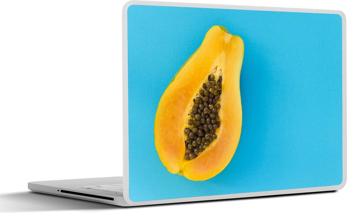 Afbeelding van product SleevesAndCases  Laptop sticker - 13.3 inch - Contrast tussen de gele papaja vrucht en blauwe achtergrond