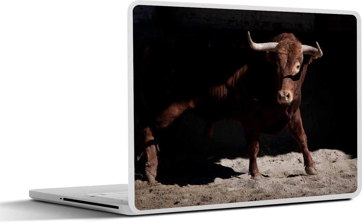 Afbeelding van product SleevesAndCases  Laptop sticker - 17.3 inch - Een bruine stier zwarte achtergrond