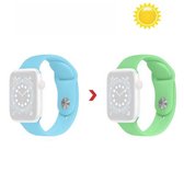 Verkleuring in de zon Siliconen vervangende horlogeband voor Apple Watch Series 6 & SE & 5 & 4 40 mm / 3 & 2 & 1 38 mm (blauw veranderen groen)