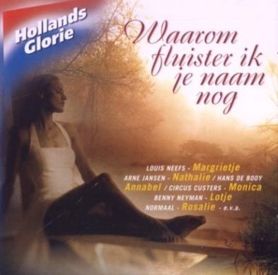 Hollands Glorie: Waarom fluister ik je naam nog. Een vrouw in wit, zittend bij water, met tekst van artiesten.