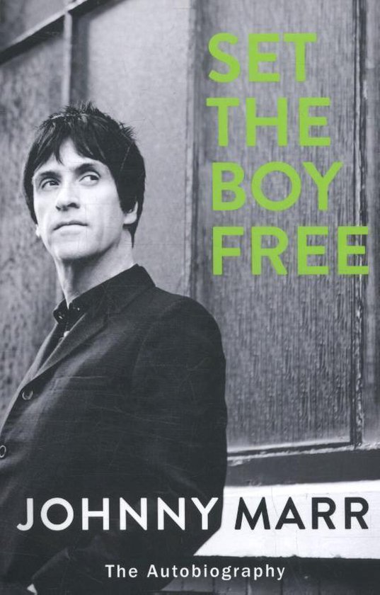 Boek "Set the Boy Free" van Johnny Marr. Zwart-wit portret van Johnny Marr in een zwart pak.