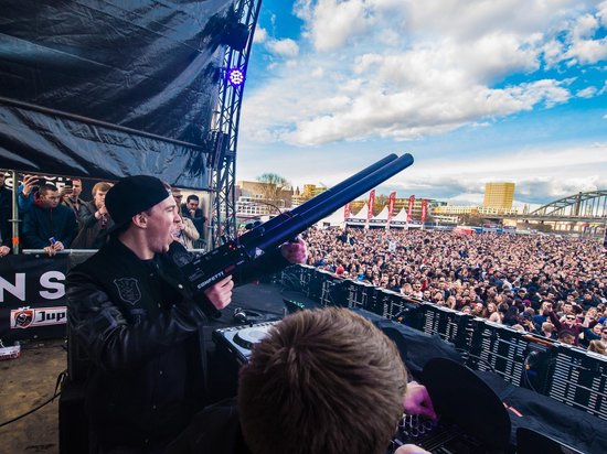 Confetti Gun