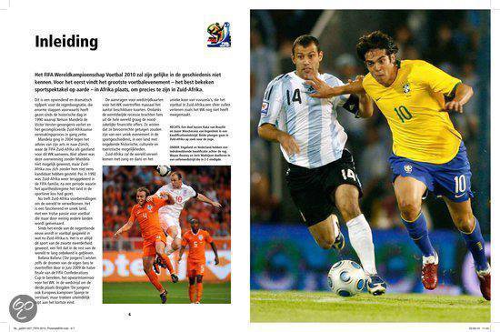 Joueurs Kaka et Messi dribblent avec le ballon. Kaka en maillot jaune, Messi en maillot rayé blanc et bleu.