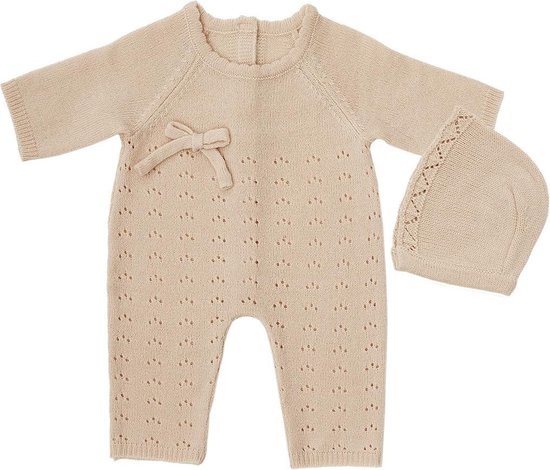 Foto: Byastrup poppenkleding boxpakje met muts 35 cm beige