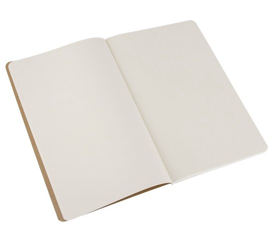 Open wit Moleskine notitieboekje op een witte achtergrond.