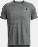 Grijs sportshirt met fijne zwarte horizontale strepen en zwart Under Armour logo op de borst.