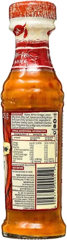 Fles Nando's Peri-Peri Saus Hot, met ingrediëntenlijst en voedingswaarde.