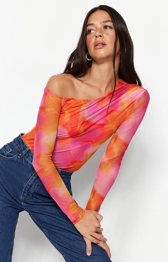 Trendyol Roze Getailleerde Bodysuit Van Tule Op De Achterkant Met Roze Patroon En Kleverige Drukknopen Twoss23Bd00024