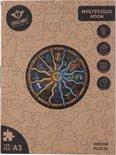 Bruine kartonnen verpakking van een houten puzzel, met een ronde afbeelding van de dierenriem.