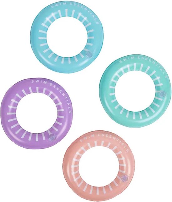 Vier opblaasbare ringen, elk met de tekst 'SWIM ESSENTIALS'. Kleuren: lichtblauw, paars, turquoise en perzik.