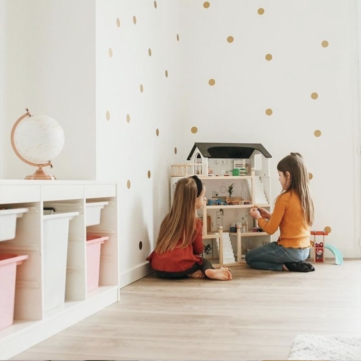Petite Amélie Houten Poppenhuis - Zwart, grijs en wit - H.80 cm - Incl. 19 Poppenhuis Meubels – Voor een moderne speelwereld vol avonturen — afbeelding 4
