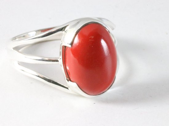 Opengewerkte zilveren ring met rode koraal steen - maat 17.5