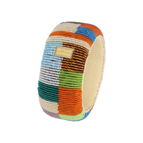 Return to Sender | Armband breed blokjes print met glazen kralen - kralenarmband Ø 7 cm