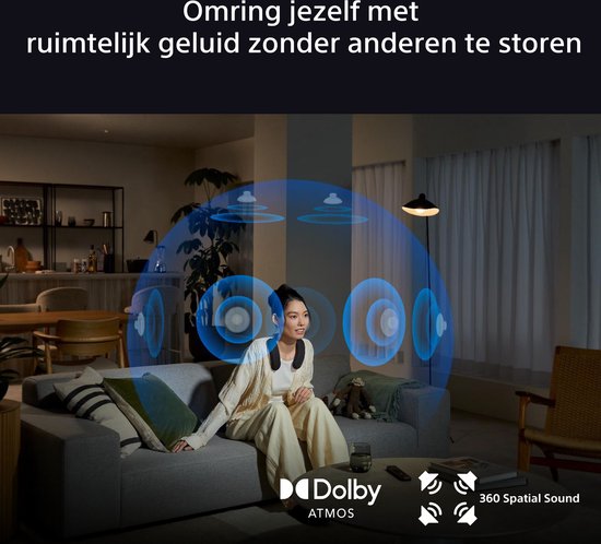 Vrouw luistert met koptelefoon naar geluid, weergegeven met blauwe cirkels. Dolby Atmos logo.
