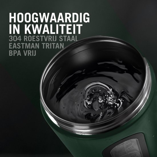 Binnenkant van de groene ZEUZ shaker met dikke, zwarte vloeistof.