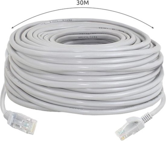 Grijze ethernetkabel van 30 meter, opgerold, met twee RJ45-connectoren.