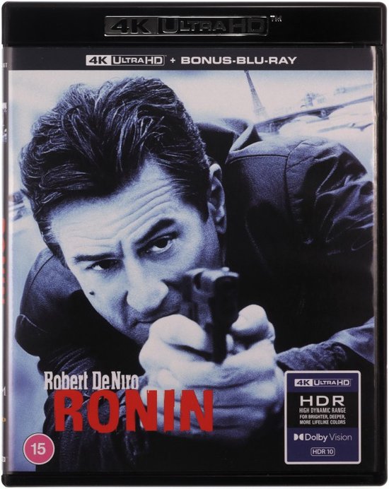 Robert De Niro in Ronin, met een pistool in de hand. Op de achtergrond de Eiffeltoren.