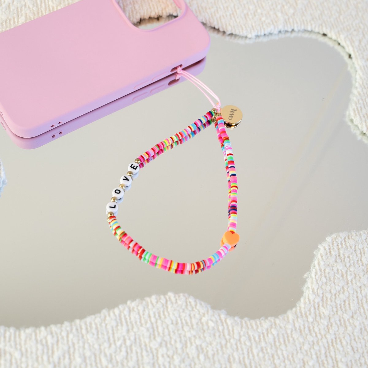 xoxo Wildhearts koord - Feeling Loved - Phone Charm (small) - bedeltje geschikt voor iPhone - Kralenketting - kort telefoonkoord geschikt voor Samsung - geschikt voor alle telefoonmodellen - Regenboog - Meerkleurig