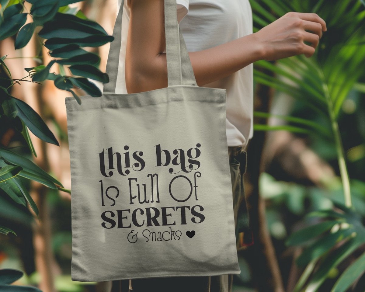 Tote bag this bag is full of secrets and snacks - Funny Tote Bags - schoudertas - Grappige Tassen - Sarcastic Fashion - Quotes - Smile - Glimlachen - Stijlvol