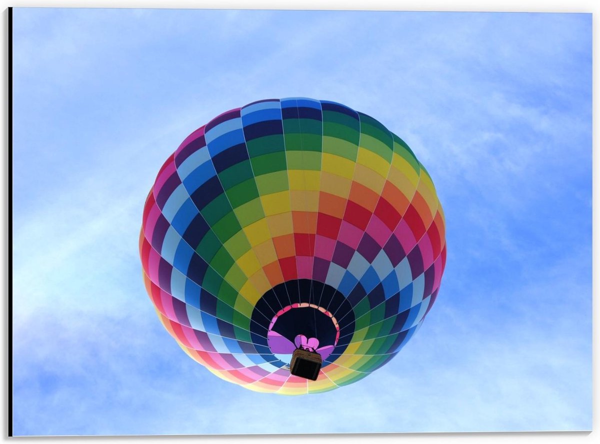 Dibond - Geblokte Luchtballon op Sluierwolken - 40x30cm Foto op Aluminium (Met Ophangsysteem)