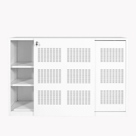 Witte archiefkast met schuifdeur en slot, met open schappen aan de linkerkant.
