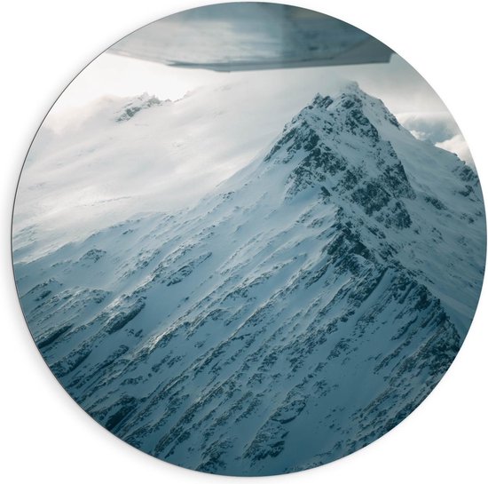 Dibond Wandcirkel - Sneeuwbergen vanuit de Lucht - 90x90cm Foto op Aluminium Wandcirkel (met ophangsysteem)