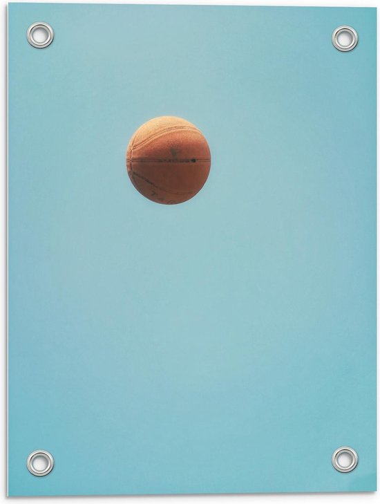 Tuinposter – Basketbal in de Lucht - 30x40cm Foto op Tuinposter  (wanddecoratie voor buiten en binnen)