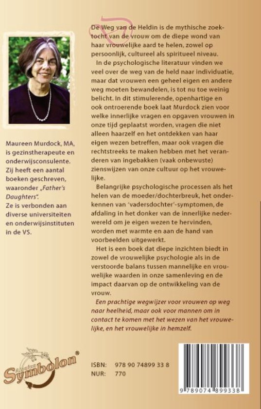 Achterkant boek 'De weg van de heldin' met foto van auteur Maureen Murdock en tekst.