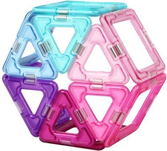 Een geometrisch figuur opgebouwd uit transparante magnetische tegels in blauw, paars en roze. De tegels zijn driehoeken en vierkanten.
