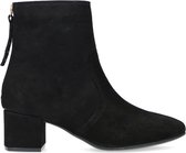 Manfield - Dames - Zwarte suède enkellaarsjes met goudkleurig detail - Maat 38