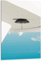 Dibond - Hangende Paraplu bij Wolken - 80x120cm Foto op Aluminium (Wanddecoratie van metaal)