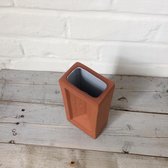 Keramiek vaas baksteen-vorm - Brick vase Stolen Form - terra cotta kleur