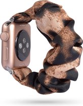 Scrunchie band leopard geschikt voor Apple Watch 42 en 44mm (alle generaties)