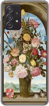 Geschikt voor Samsung Galaxy A33 5G hoesje - Vaas met bloemen in een venster - Schilderij van Ambrosius Bosschaert de Oude - Siliconen Telefoonhoesje