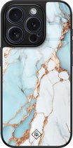 Casimoda® hoesje - Geschikt voor iPhone 15 Pro - Marmer Lichtblauw - Luxe Hard Case Zwart - Backcover telefoonhoesje - Blauw