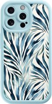 Casimoda® hoesje - Geschikt voor iPhone 15 Pro Max - Japandi Waves - Effen telefoonhoesje met lensbescherming - TPU - Backcover - Blauw