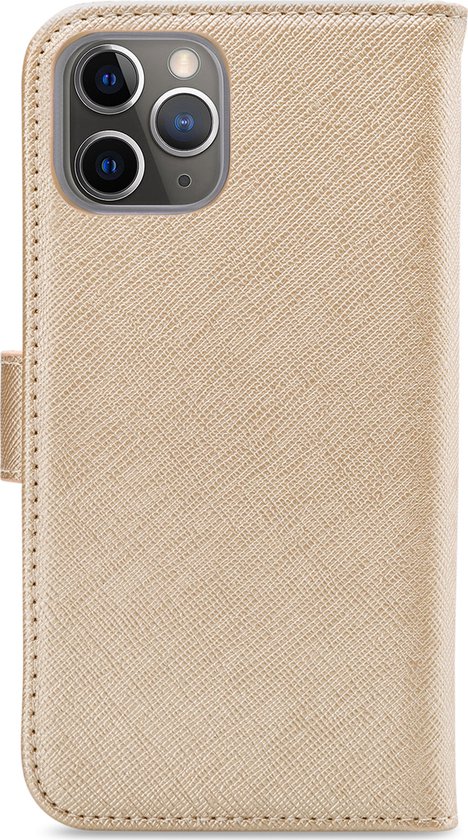 Étui de téléphone doré pour iPhone 11 Pro, fermé, avec texture et fermoir.