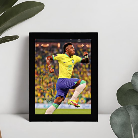 Vinicius Vini Junior Jr. Kunst - Gedrukte handtekening - 10 x 15 cm - In Klassiek Zwart Frame - Real Madrid - Voetbal - Ingelijste Handtekening - Braziliaans Elftal