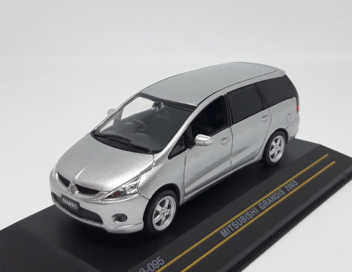 Mitsubishi Grandis 2003 Grijs - Modelauto 1/43 - First43