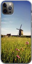 Geschikt voor iPhone 13 Pro Max hoesje - Een molen met bloemen - Siliconen Telefoonhoesje