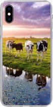Geschikt voor iPhone Xs hoesje - Koeien tijdens een zonsondergang - Siliconen Telefoonhoesje