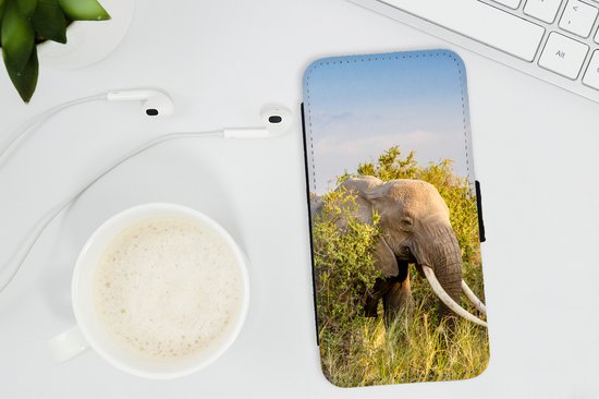 Étui pour iPhone 8 Bookcase - Éléphant se cache derrière un buisson - Avec compartiments - Étui portefeuille avec fermeture magnétique