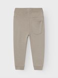 Beige joggingbroek met een achterzak.