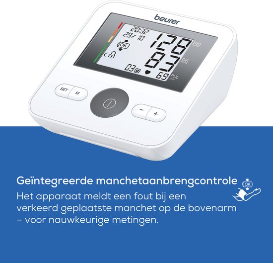 Wit bloeddrukmeter met display die 'OK' aangeeft en tekst 'Geïntegreerde manchetaanbrengcontrole'.