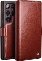 Qialino - Geschikt voor Samsung Galaxy S24 Ultra - Leren bookcase hoes - Bruin