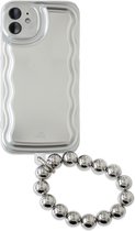xoxo Wildhearts telefoonhoesje met telefoonkoord geschikt voor iPhone 12 - Wavy case Silver met Silvery beads (easy cord) - Phone cord - iPhone hoesje met koord - telefoonketting - zilver