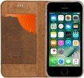 Senza Raw Leren Bookcase Hoesje - Geschikt voor Apple iPhone SE (2016) - Chestnut Brown