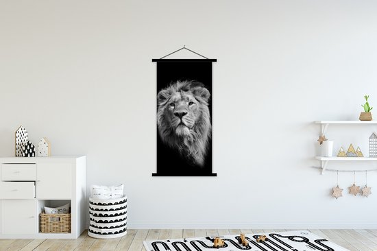 Porte-affiche avec affiche - Affiche scolaire - Lion asiatique sur fond noir en noir et blanc - 90x180 cm - Lattes noires