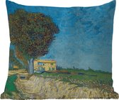 Buitenkussen - De laan vlakbij Arles - Vincent van Gogh - 45x45 cm - Weerbestendig