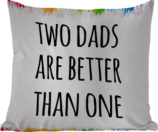 Buitenkussen - Quotes - Two dads are better than one - Spreuken - Papa - 45x45 cm - Weerbestendig - Vaderdag cadeautje - Cadeau voor vader en papa